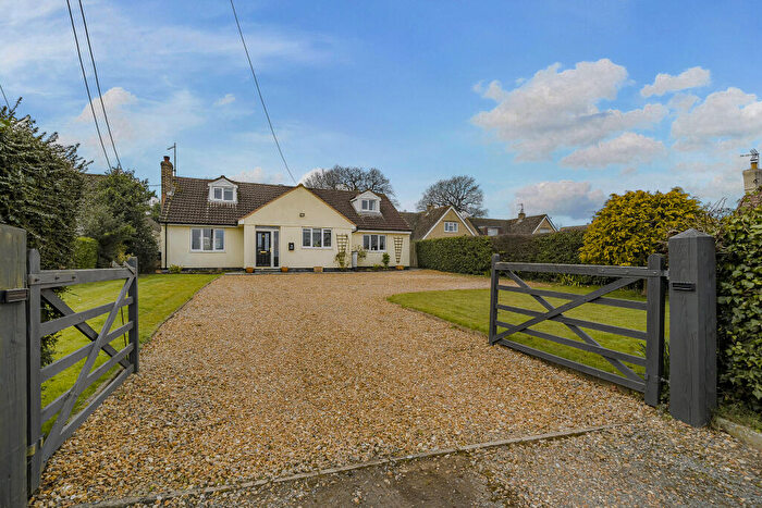 4 Bedroom Bungalow For Sale In Callow Hill, Brinkworth, SN15