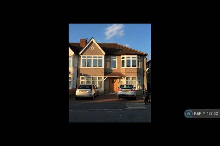 4 Bedroom Maisonette To Rent In Graham Road, Tooting/Mitcham, CR4