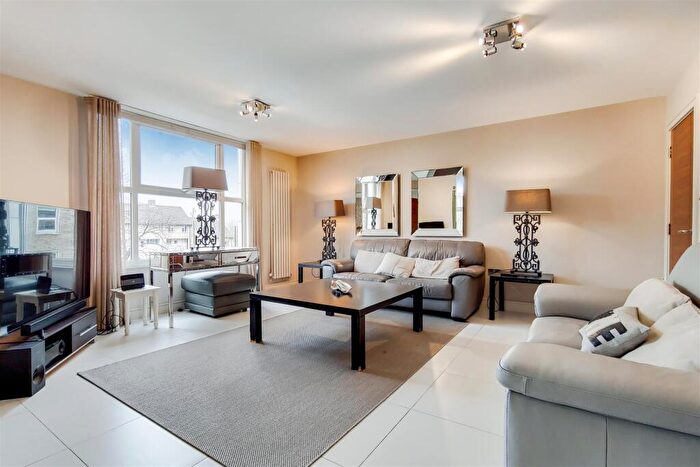 3 Bedroom Apartment To Rent In St Johns Wood Park, London, NW8