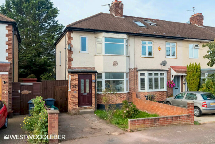 3 Bedroom Semi-Detached House To Rent In Admirals Walk, Hoddesdon, EN11