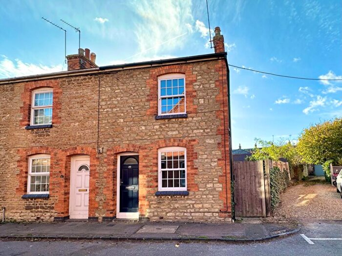 2 Bedroom Apartment To Rent In East Street, Olney, MK46