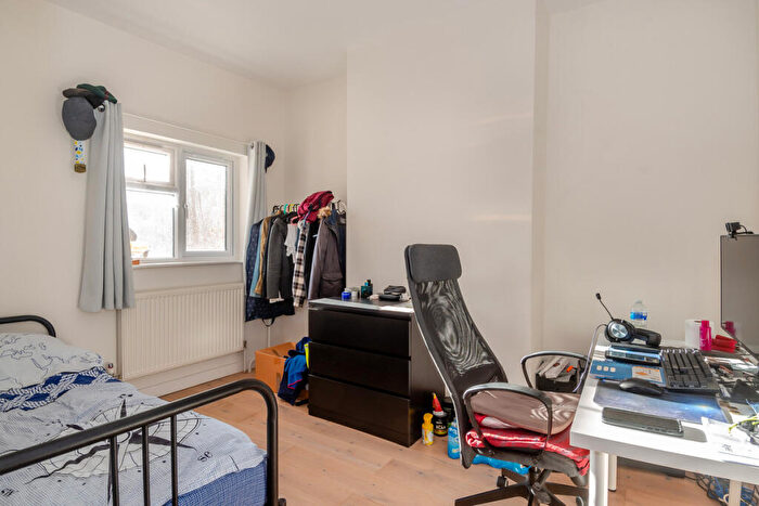 3 Bedroom Terraced House For Sale In London Road, Grays, RM20