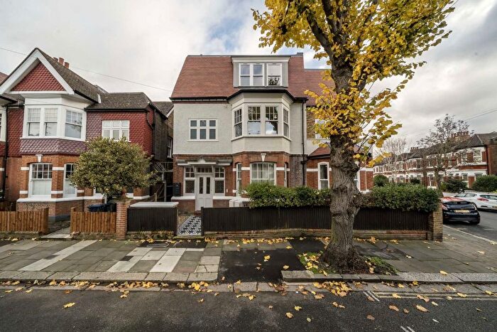 1 Bedroom Flat For Sale In Hillcrest Road, London, W3
