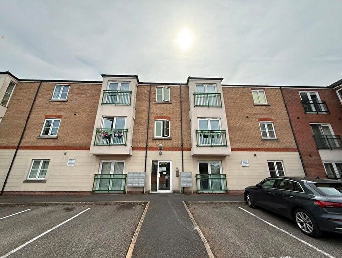 2 Bedroom Flat For Sale In Riverside Drive, Lincoln, LN5