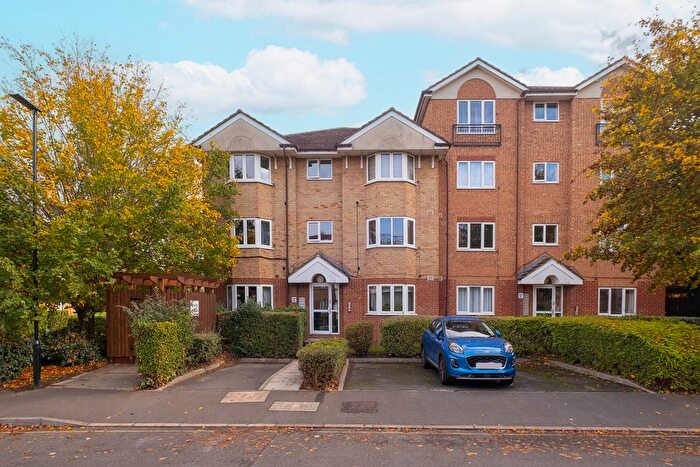 2 Bedroom Flat For Sale In Varsity Drive, Twickenham, TW1