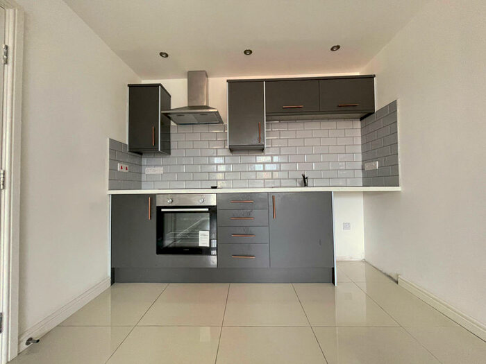 1 Bedroom Flat To Rent In Harehills Lane, Leeds, West Yorkshire, LS8