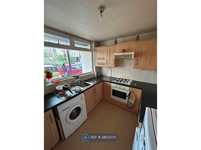 3 Bedroom Maisonette To Rent In Bowley House, London, SE16