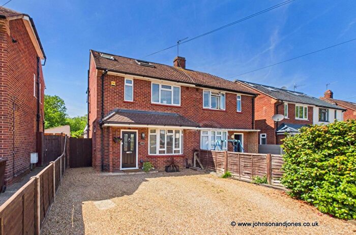 3 Bedroom Semi Detached House For Sale In School Lane, Addlestone, KT15
