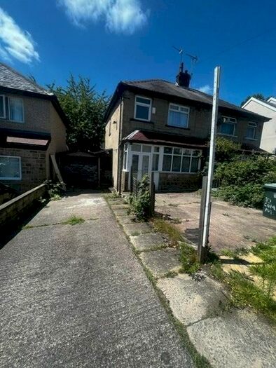 3 Bedroom Semi-Detached House To Rent In Como Avenue, Bradford, BD8