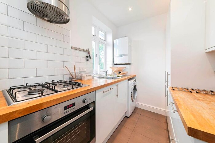 2 Bedroom Flat To Rent In Windsor Road, London, W5