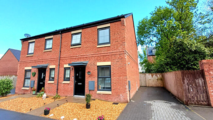 3 Bedroom Semi-Detached House For Sale In Pasture Close, Belfield, OL16