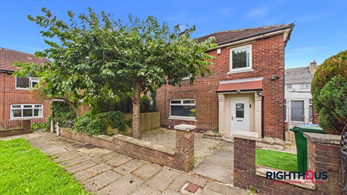 3 Bedroom Semi-Detached House For Sale In Blackshaw Drive, Bradford, BD6