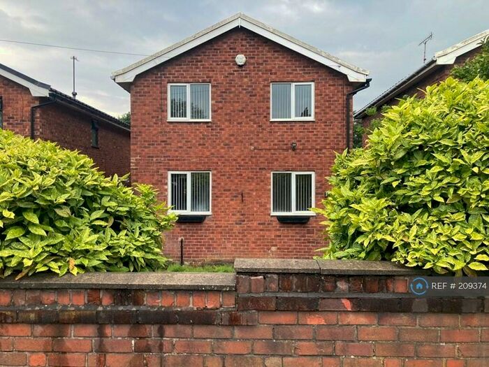 4 Bedroom Detached House To Rent In Rochdale Road, Manchester, M9