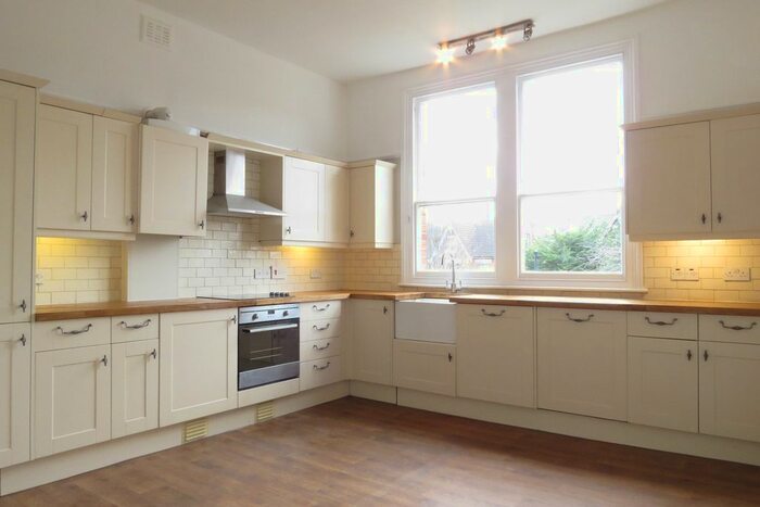 2 Bedroom Flat To Rent In Chatsworth Way, West Norwood, London SE27