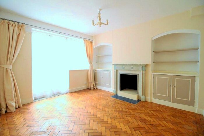 3 Bedroom House To Rent In Oakwood Road, Golders Hill, London, NW11