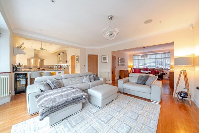 5 Bedroom Detached House To Rent In Coulsdon Court Road, Coulsdon, CR5