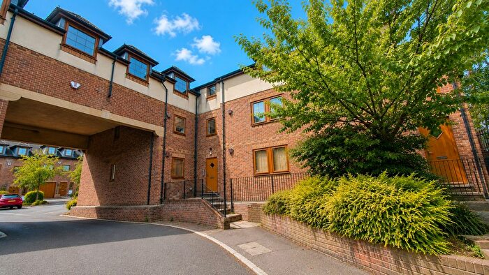 2 Bedroom Flat To Rent In Highfield Court, Ossett, West Yorkshire, WF5