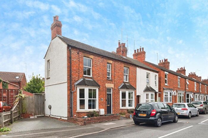 3 Bedroom End Of Terrace House For Sale In Broad Street, Newport Pagnell, MK16