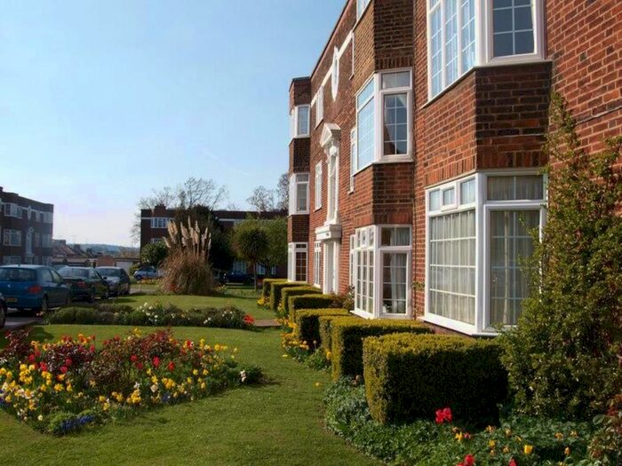 2 Bedroom Flat To Rent In Finchley Court, Ballards Lane, Finchley, London, N3