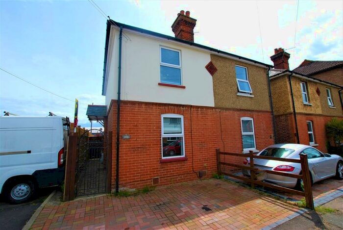 3 Bedroom Semi-Detached House To Rent In Mangles Road, GU1