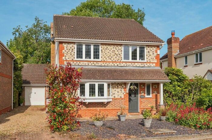 4 Bedroom Detached House For Sale In Hardyfair Close, Weyhill, SP11