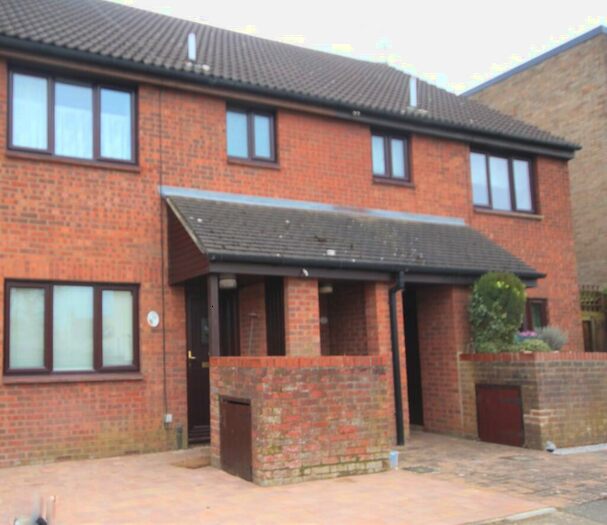1 Bedroom Ground Flat To Rent In Queen Street, Brentwood, Essex, CM14