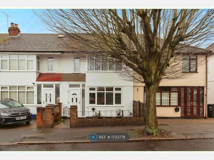 3 Bedroom Terraced House To Rent In South View Road, Loughton, IG10