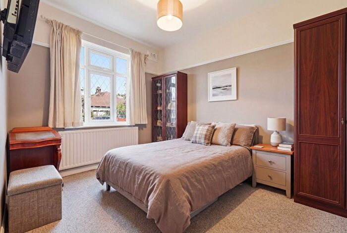 2 Bedroom Flat For Sale In Little Gaynes Lane, Grove Court Little Gaynes Lane, RM14