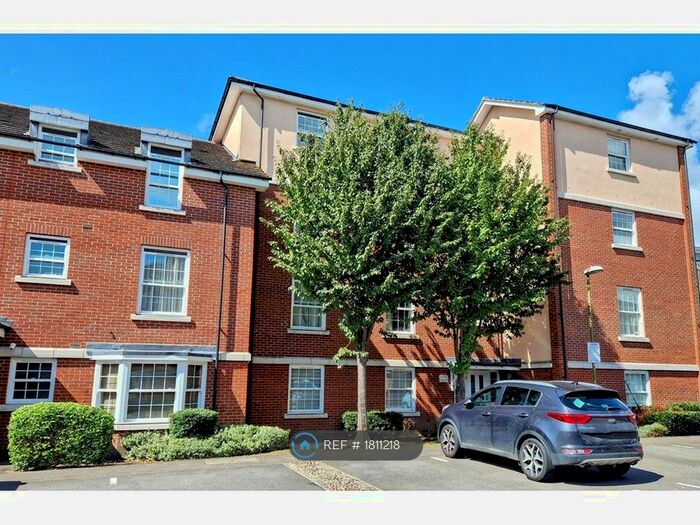 2 Bedroom Flat To Rent In Merrifield Court, Welwyn Garden City, AL7
