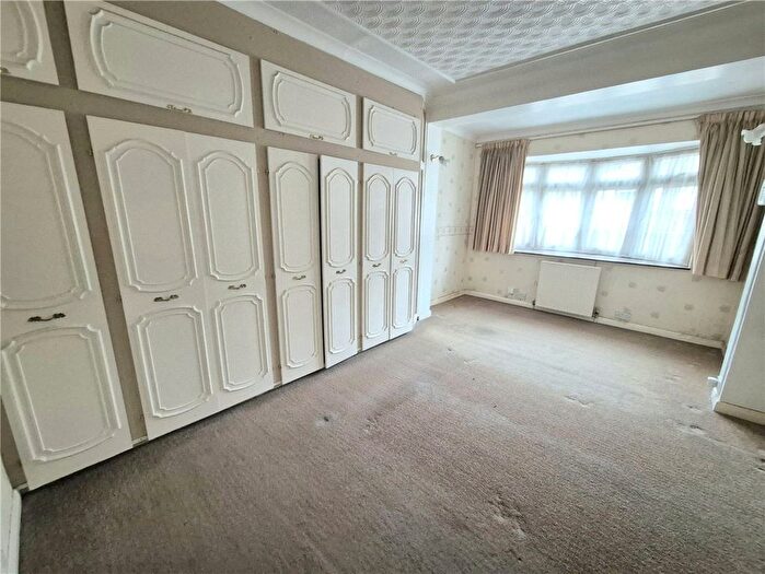 3 Bedroom Bungalow For Sale In Edmunds Avenue, St Pauls Cray, Kent, BR5