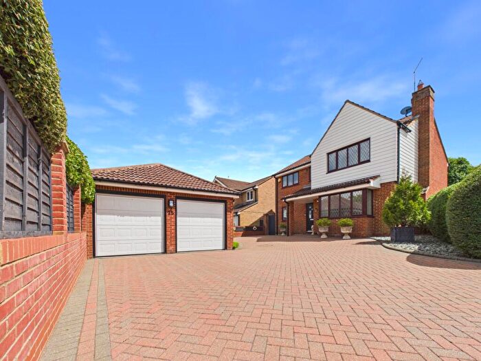 4 Bedroom Detached House For Sale In Mallow Walk, Royston, SG8
