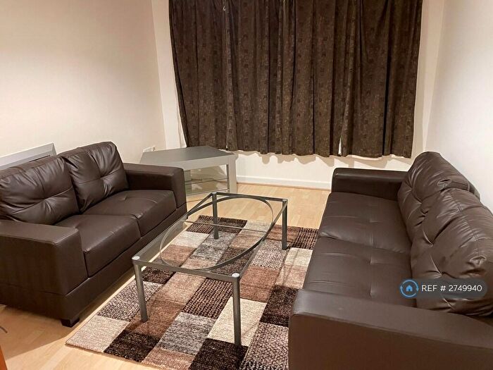 2 Bedroom Flat To Rent In Eccles New Road, Manchester, Salford, M5