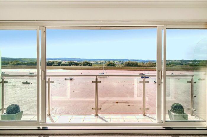 2 Bedroom Flat For Sale In Strand Court, Topsham, Exeter, EX3