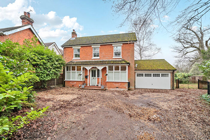 4 Bedroom Detached House For Sale In Aldershot Road, Fleet, GU51