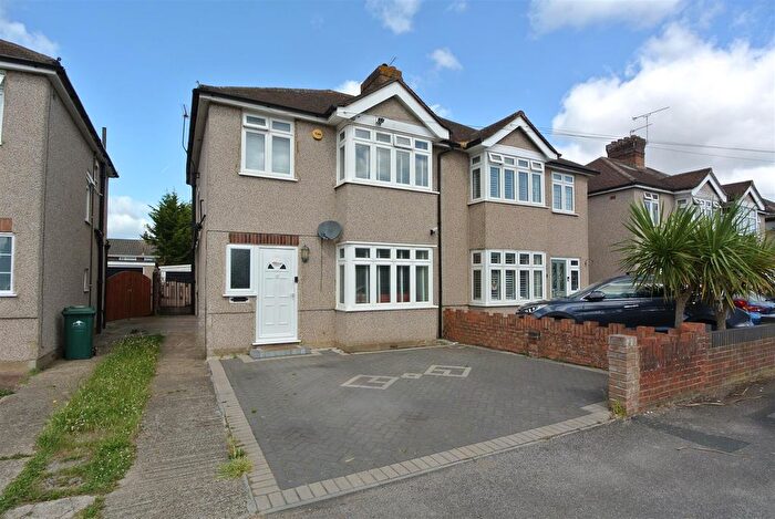 3 Bedroom Property To Rent In Avondale Road, Ashford, TW15