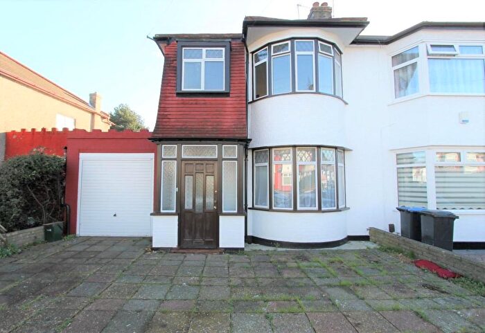 3 Bedroom End Of Terrace House To Rent In Kendal Avenue, London, N18