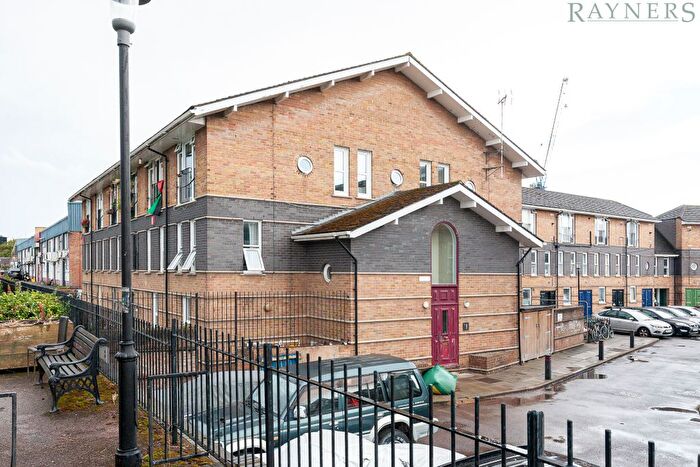 2 Bedroom Flat To Rent In Leabank Square, London, Hackney Wick, Hackney, E9