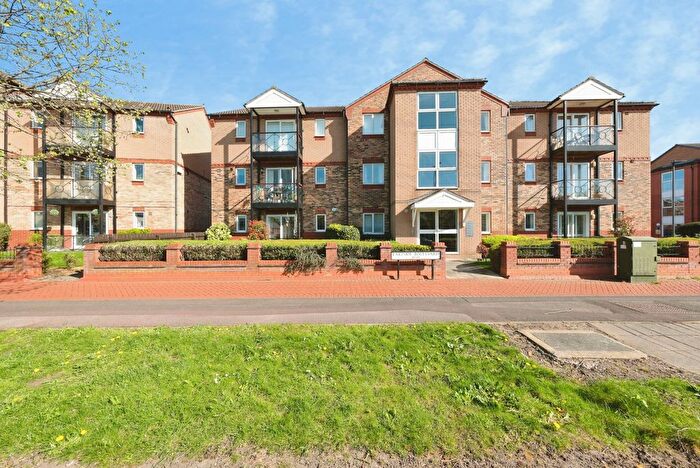 2 Bedroom Flat For Sale In Lakeside Boulevard, Doncaster, South Yorkshire, DN4