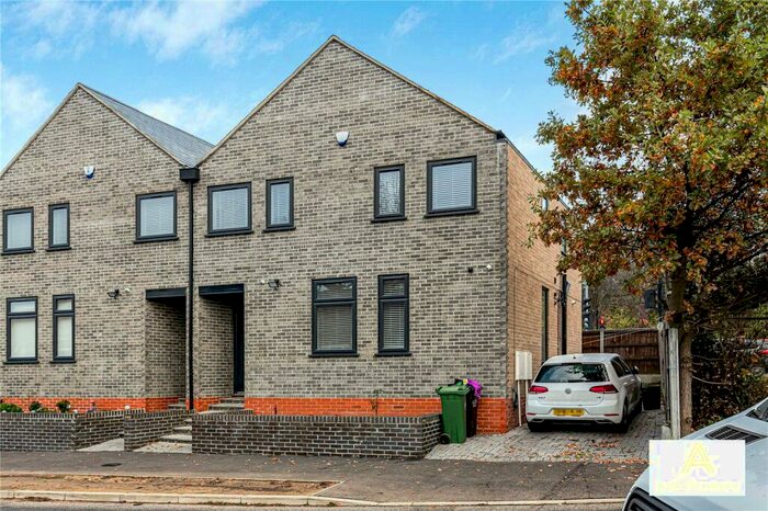 2 Bedroom End Of Terrace House To Rent In Maida Avenue, London, E4