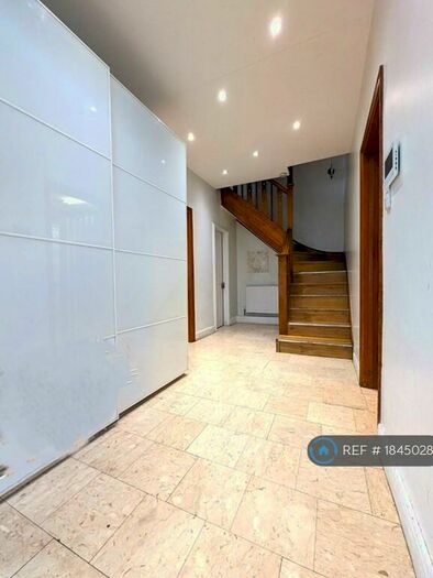 6 Bedroom Semi-Detached House To Rent In The Drive, London, NW11