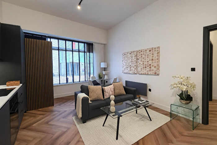 2 Bedroom Apartment For Sale In Old Castle Street, London, E1