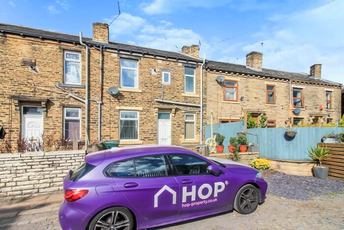 2 Bedroom Terraced House To Rent In Parrott Street, Bradford, BD4