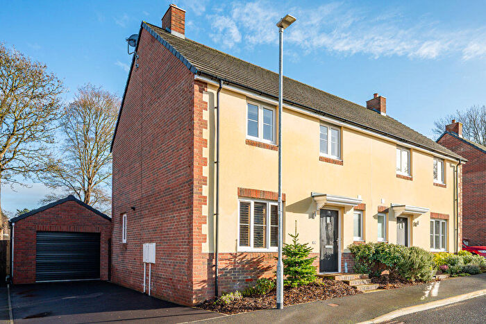 3 Bedroom Semi-Detached House For Sale In Maple Gardens, Govilon, NP7