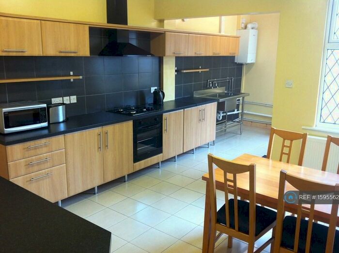 3 Bedroom Terraced House To Rent In City Road, Sheffield, S2