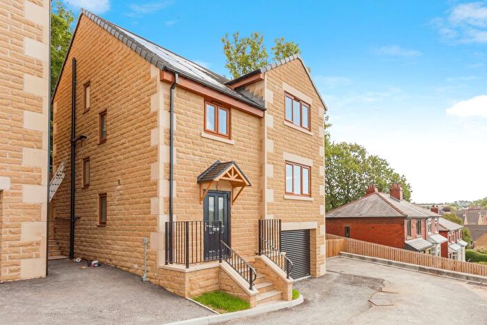 4 Bedroom Detached House For Sale In Ossett Lane, Earlsheaton, Dewsbury, WF12