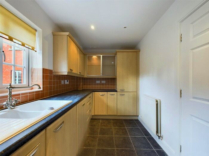 2 Bedroom Flat For Sale In Kipling Close, Warley, Brentwood, Essex, CM14