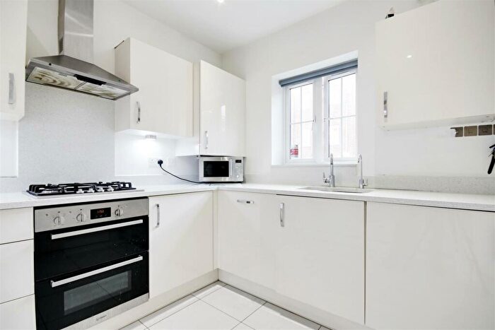 3 Bedroom End Of Terrace House For Sale In Archer Way, Enfield, EN2