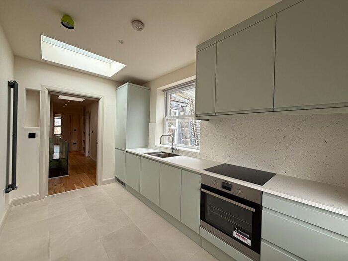 2 Bedroom Flat To Rent In Queensway, London, W2