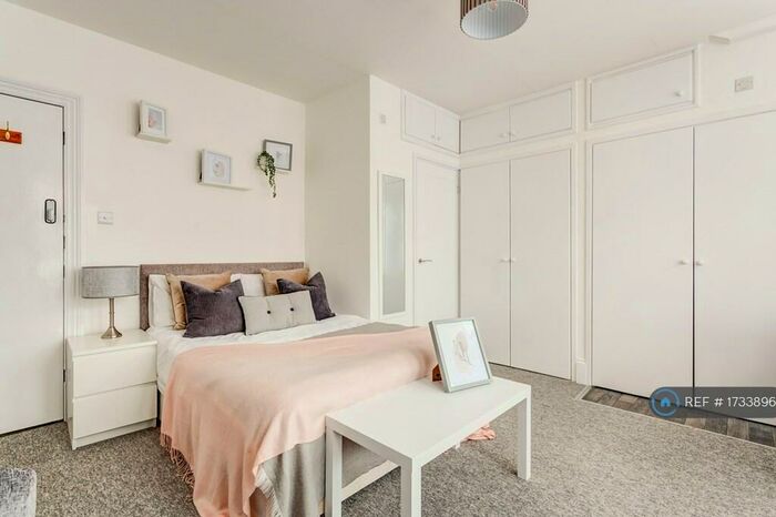 Studio To Rent In Elms Avenue, Eastbourne, BN21
