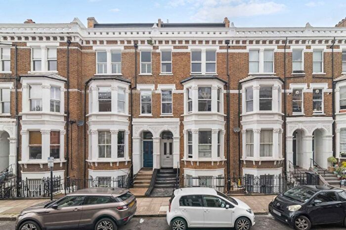 2 Bedroom Flat To Rent In Bolingbroke Road, West Kensington, W14